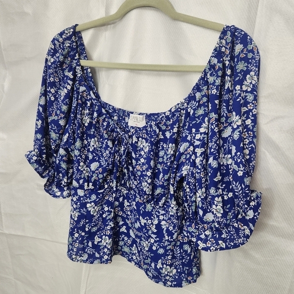 Sienna Sky blue floral cropped short sleeve top cut out in front size XL - Picture 11 of 13